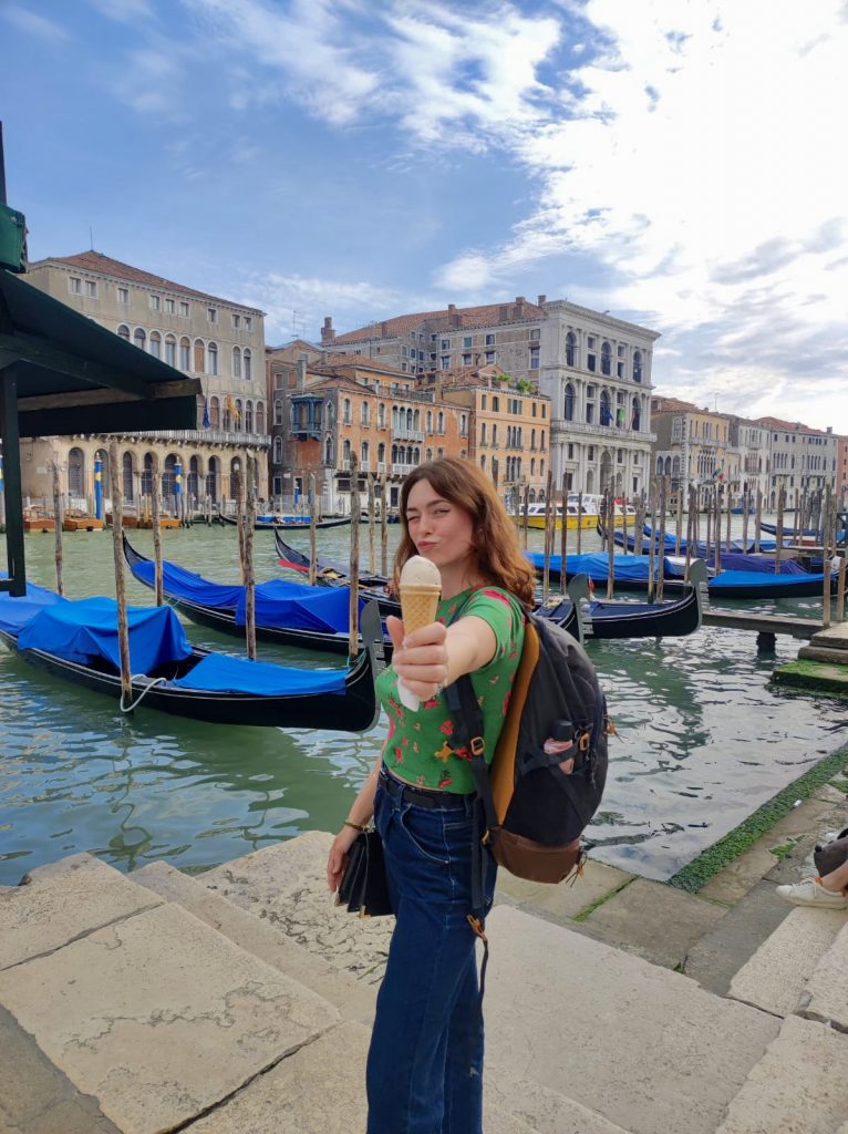 La meilleure photo du monde, Venise Jeune fille mangeant une glace à Venise