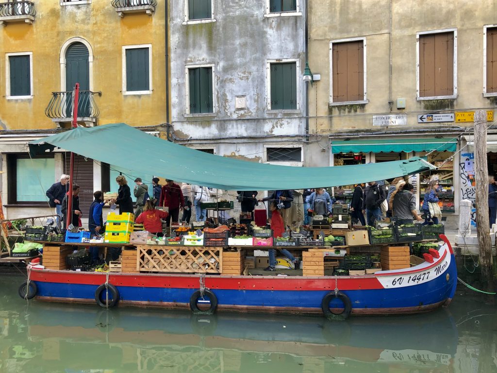 Cannaregio Venise, Marché flottant