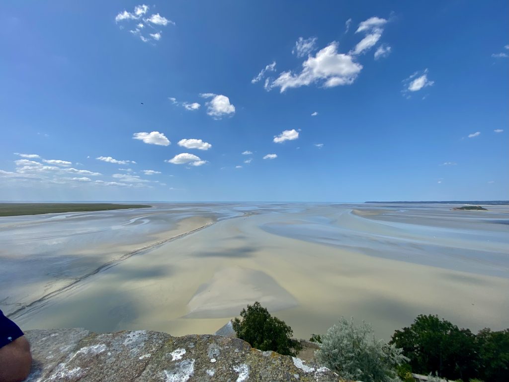 Vue panoramique sur La Manche depuis le Mont-Saint-Michel