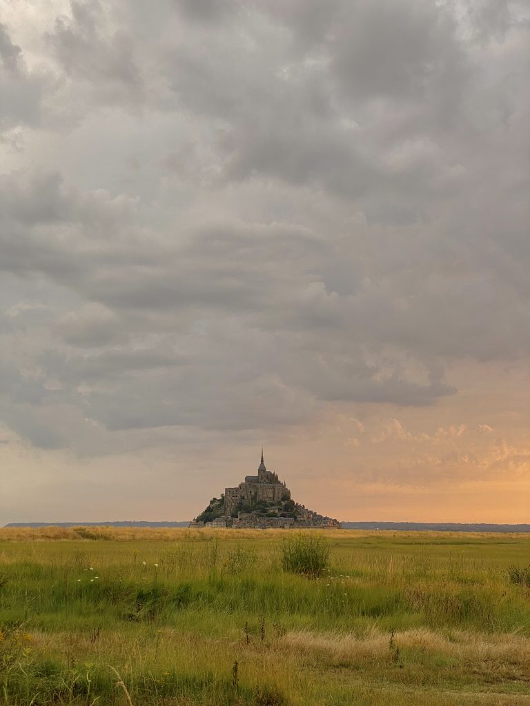 Lever de soleil au Mont-Saint-Michel, Mont-Saint-Michel sunrise