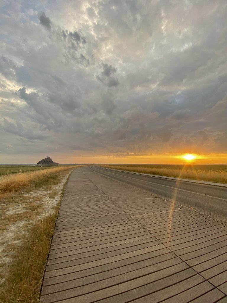 Lever de soleil au Mont-Saint-Michel, Mont-Saint-Michel sunrise